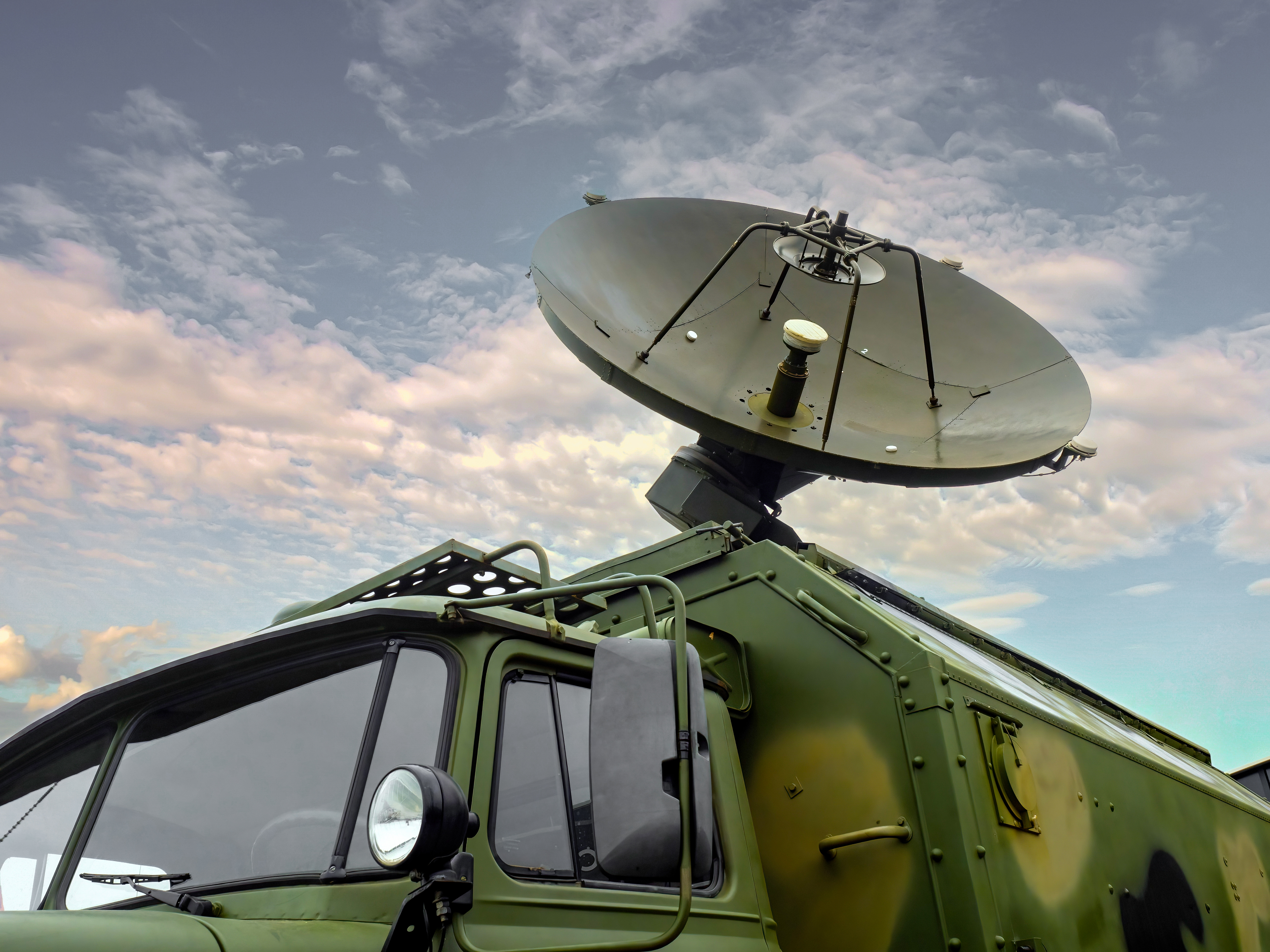 Gnss resilience to jamming and spoofing