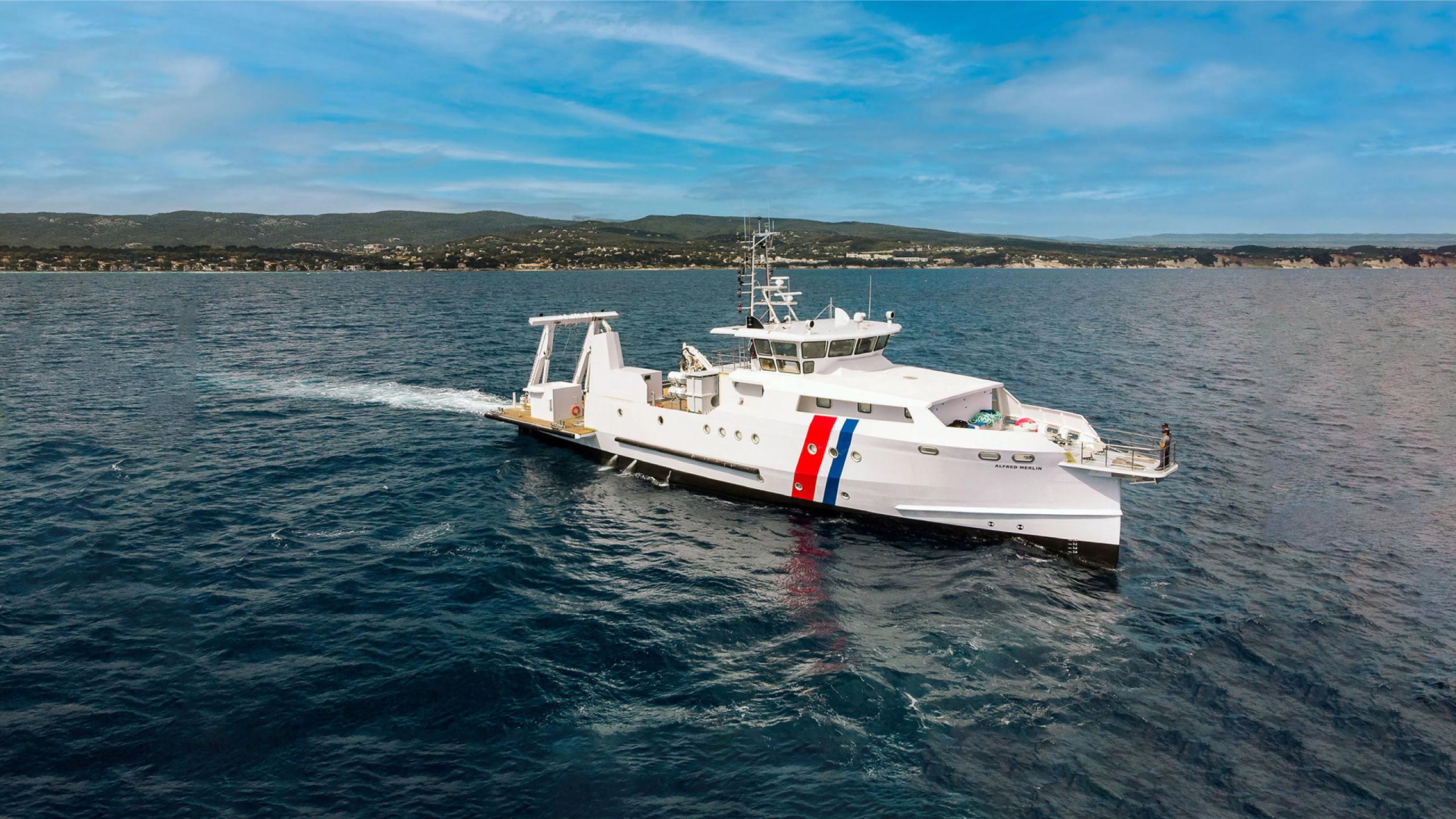 Exail header inertial navigation for surface operations