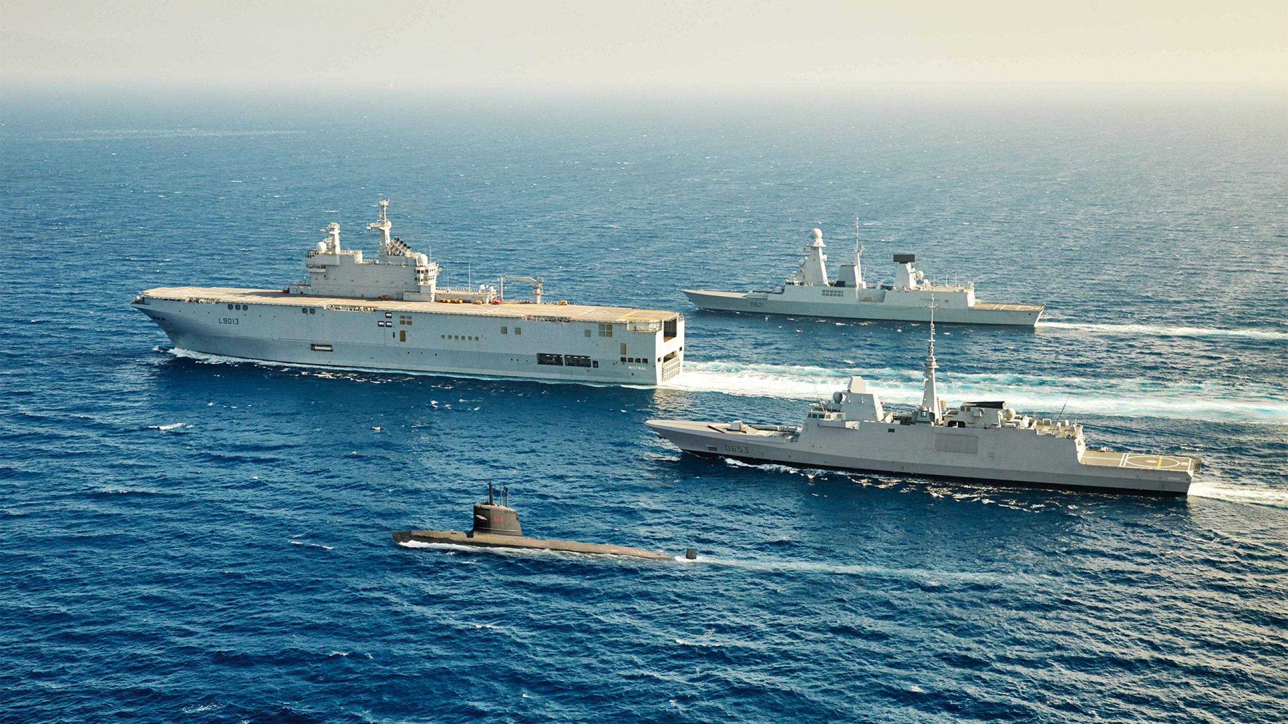 Exail header ship and submarine equipment