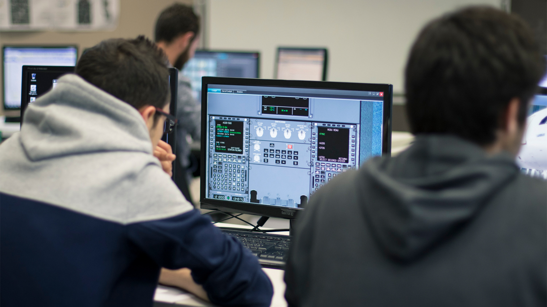 Exail header maintenance training simulation for aircraft