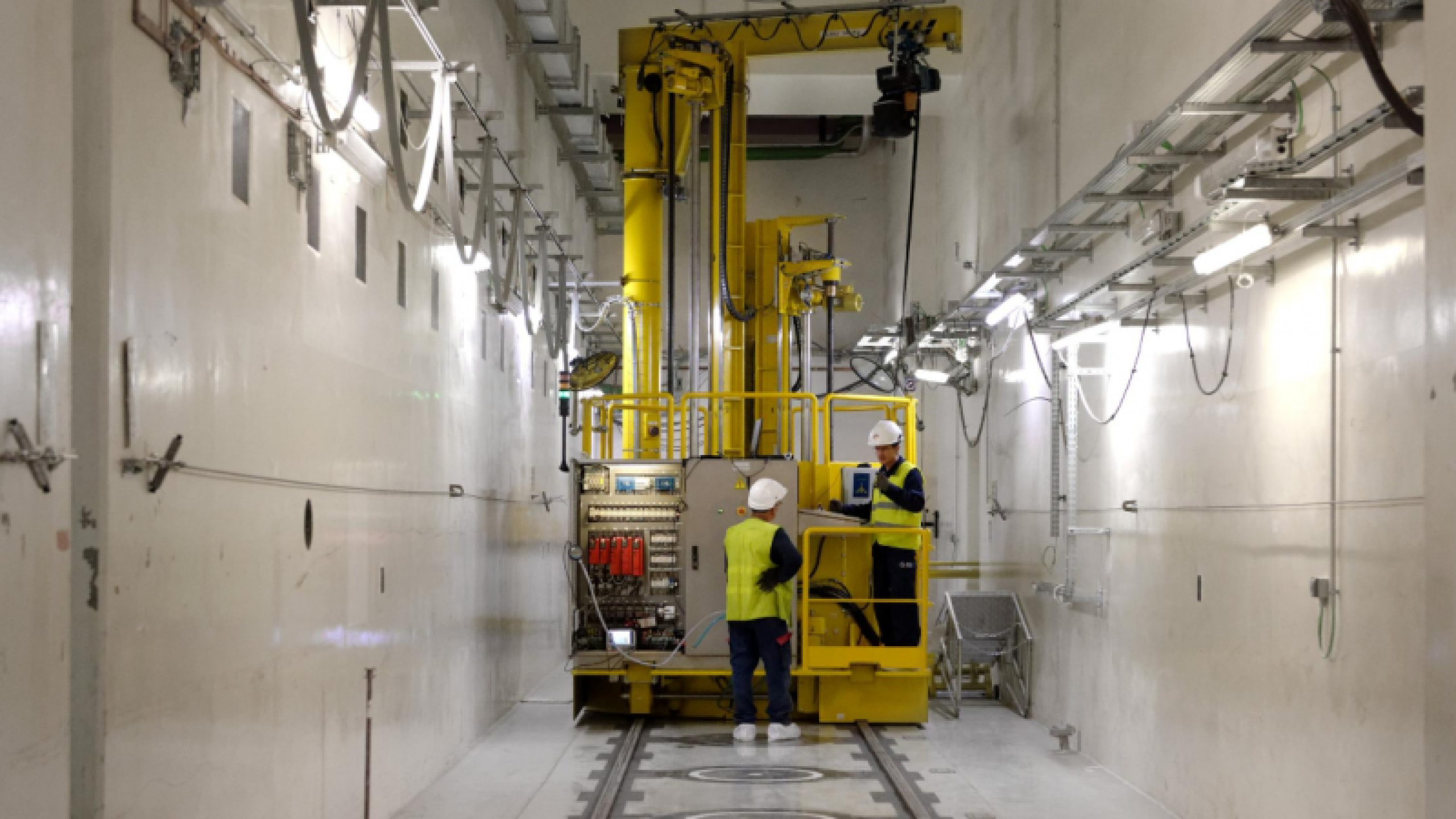 1535 800 467 remotely operated filter changing machine fcm nuclear equipment copyright edf