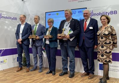 Les representants derci et les 3 laureats des trophees de linnovation ferroviaire erci 2022 scaled
